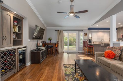 6309 Westview Dr, Riverside CA  92506-5325 exterior