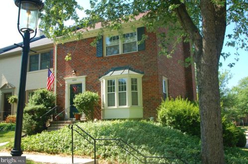 8341 Garfield Ct, Springfield VA  22152-1718 exterior