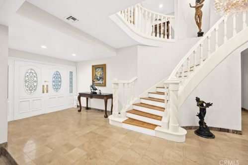 1468 Hillside Dr, Glendale CA  91208-2417 exterior