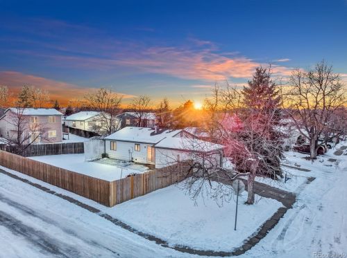 17896 Loyola Dr, Denver, CO 80013-3131