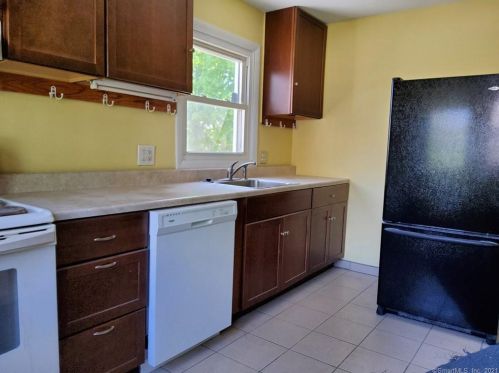23 Sunrise Cir, Wallingford CT  06492-3253 exterior