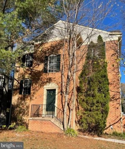 7116 Bedstraw Ct, Springfield VA  22152-3158 exterior