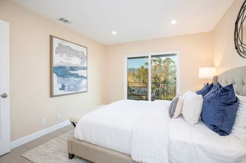 815 Moorside Dr, Glendale CA  91207-1135 exterior