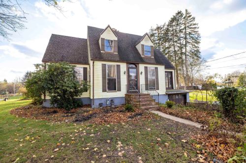 11 Fairview Dr, Portsmouth, NH 03801-3529