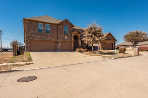10061 Red Bluff Ln, Fort Worth TX  76177-7402 exterior