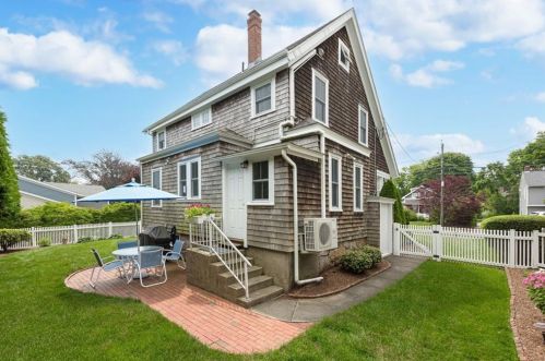 39 Pier Rd, South Kingstown, RI 02882-3752