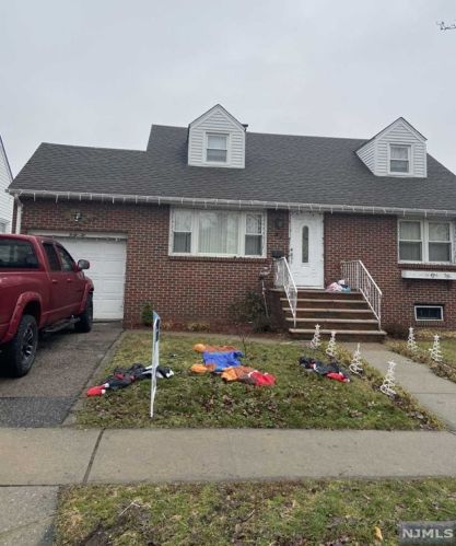42 Chestnut St, Outwater, NJ 07026-2822