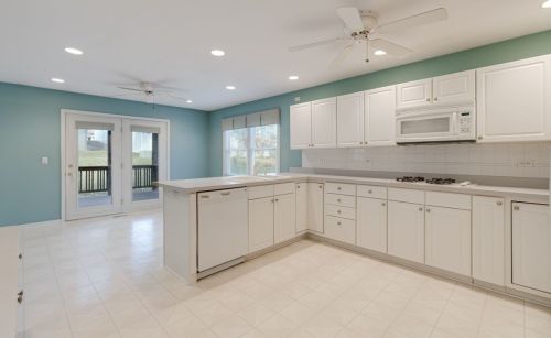 204 Julie Ln, Pingree Grove IL  60140-8379 exterior