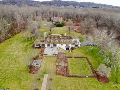 24 Silverbrook Rd, Morristown, NJ 07960-8003