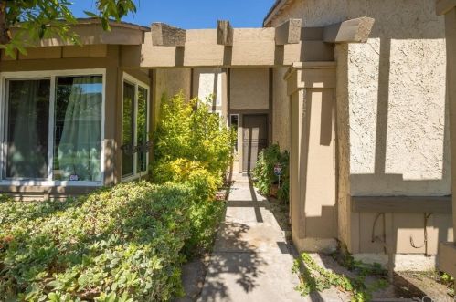 935 Cedarwood Ln, Anaheim, CA 92806-4603