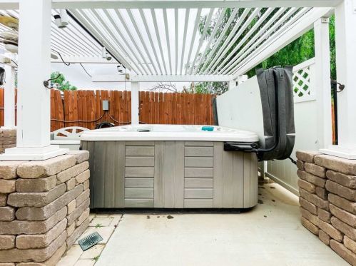 17921 Cole Ave, Riverside CA  92508-9728 exterior