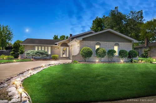 8111 Bunker Dr, Orland Park, IL 60462-4100