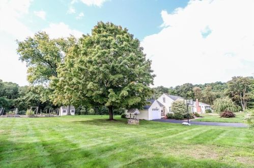 8 Evergreen Rd, Sandy Hook, CT 06482-1003