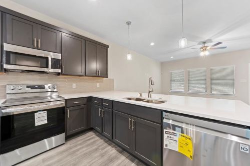 1525 Doyle Ave, Dallas TX  75203-3223 exterior