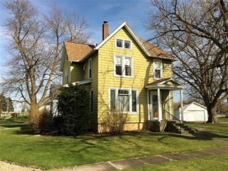 329 Center St, Oneida, IL 61467-5004