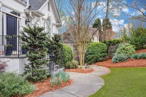 5175 Falcon Chase Ln, Atlanta GA  30342-2155 exterior