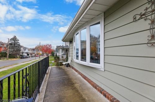 34 Swaine Pl, Town Center, NJ 07052-5216