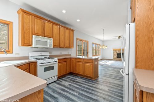 204 Red Hawk Rd, Pingree Grove IL  60140-8244 exterior
