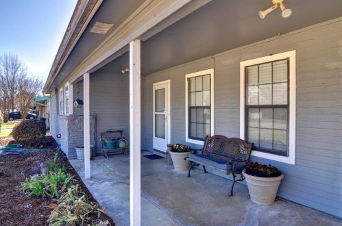 1104 Sproles Dr, Fort Worth, TX 76126-3330