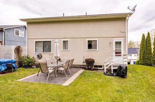 138 Kara Dr, Waterbury, CT 06704-1571