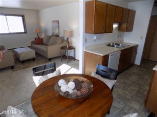 2211 Library Ln, Grand Forks ND  58201-6351 exterior