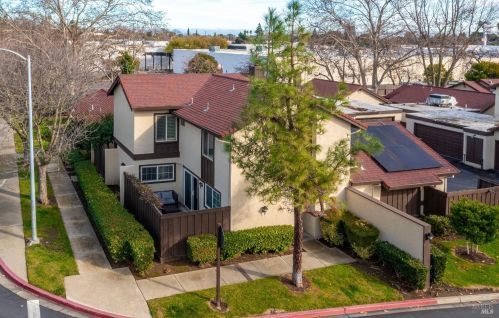 101 Fairoaks Dr, Vacaville CA  95688-5319 exterior