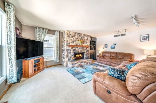 1205 Holiday Dr, Somonauk, IL 60552-9644