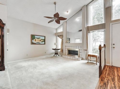 2001 Larkspur Dr, Carrollton, TX 75010-4040