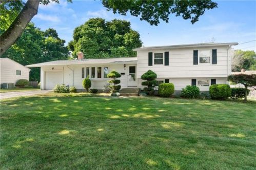 49 Douglas Rd, Warwick, RI 02886-2730