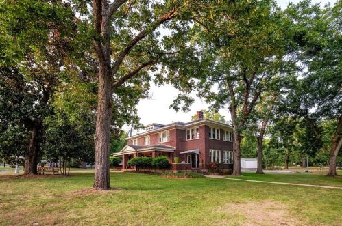 618 4th St, Mapleton, TX 75835-4002