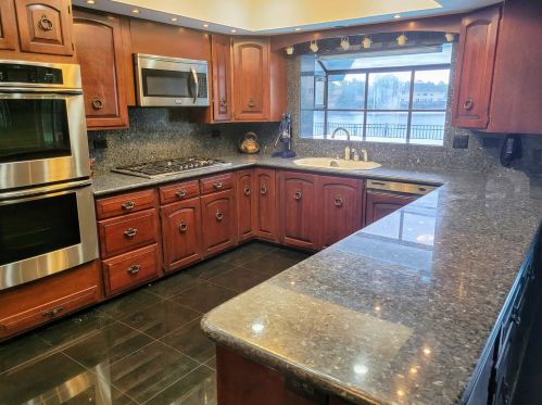 9644 Reding Cir, Des Plaines, IL 60016-1551