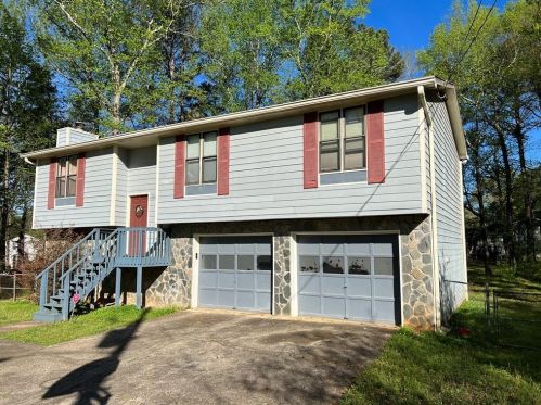 2096 Chestnut Log Cir, Lithia Springs, GA 30122-3521
