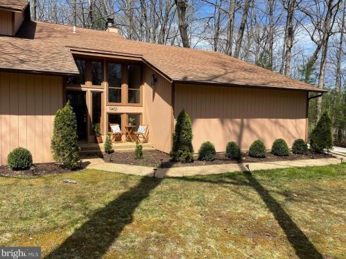 11401 Purple Beech Dr, Herndon, VA 20191-1325