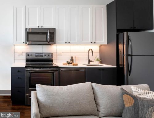 780 52nd St, Philadelphia, PA 19143-3233