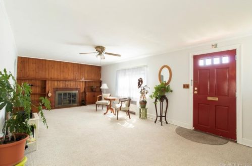 36 Fenway St, Milford, CT 06460-4545