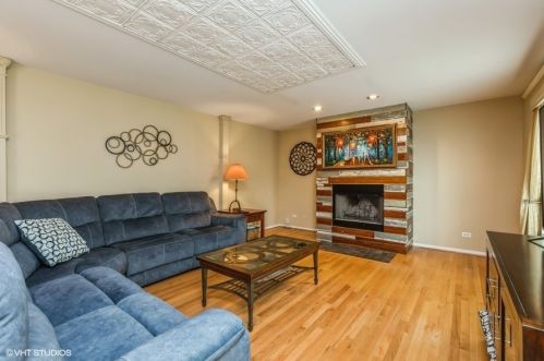 1548 Autumncrest Dr, Bull Valley IL  60014-2942 exterior