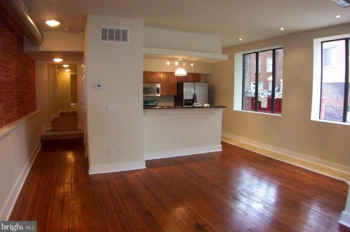 775 8th St, Philadelphia PA  19147-2840 exterior