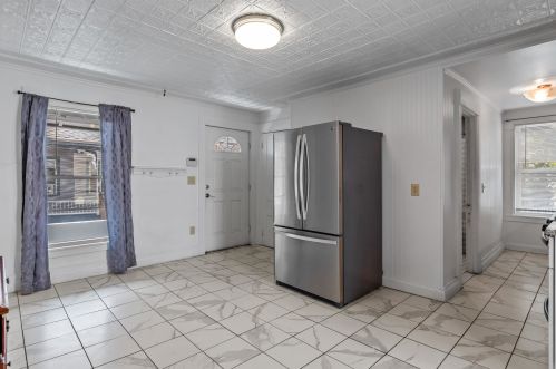 18 Thorndike St, Concord, NH 03301-3631