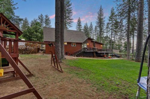 3995 Valley Vista Dr, Snowline Camp, CA 95709-9503