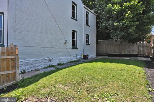 704 Walnut St, Lancaster PA  17602-2435 exterior