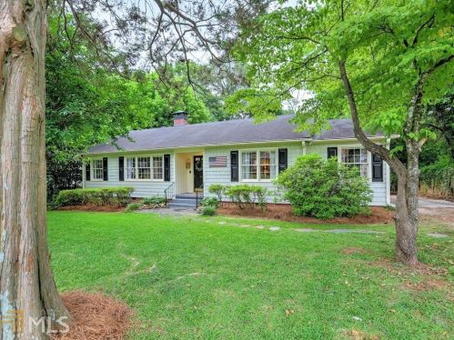 335 Cascade Dr, Marietta, GA 30064-2215