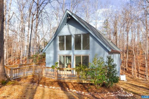 10 Oak Ter, Bybee, VA 22963-2524