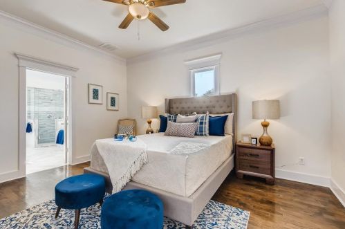 818 Richmond Ave, Fort Worth, TX 76110-1587