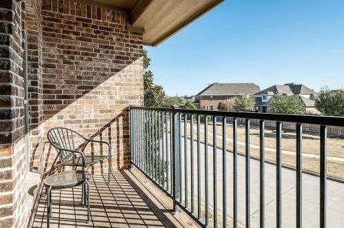 4285 Indian Run Dr, Carrollton TX 75010-3297 exterior