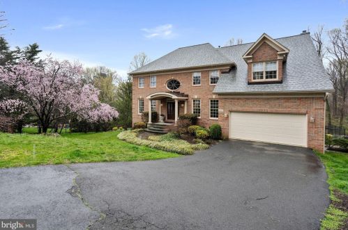 1000 Jarvis Ct, Mc Lean, VA 22101-2201