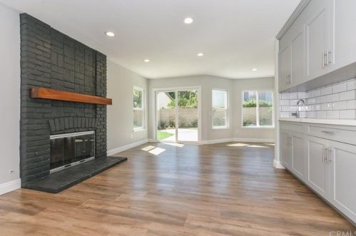 8 Henry, Irvine CA  92620-3256 exterior