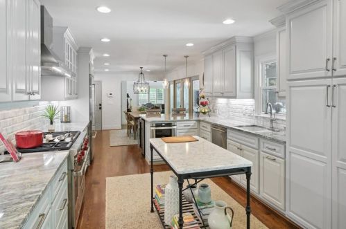 6930 Hunters Knl, Atlanta GA  30328-1763 exterior