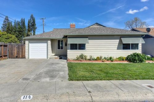 114 Cypress St, Vacaville, CA 95688-6922