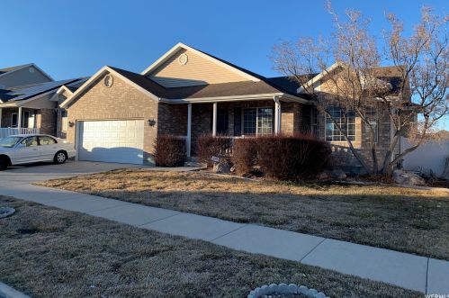 6582 Valley Oak Dr, Taylorsville, UT 84081-1876