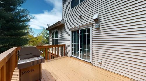 24 Scarlet Ln, Windsor CT  06095-4769 exterior